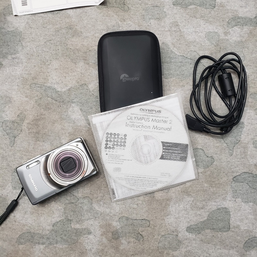 Olympus Stylus 7010 Digital Camera Silver Battery Charger And Box